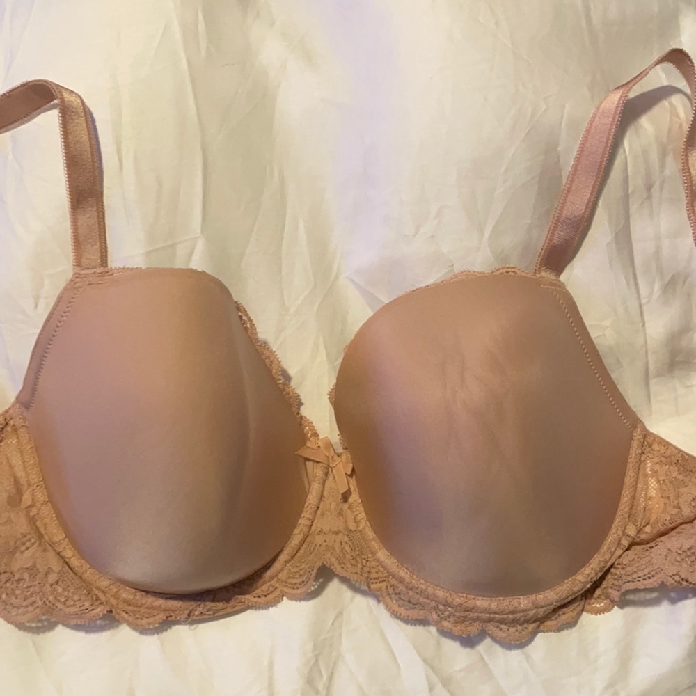Victoria Secret beige bra. 34DDD